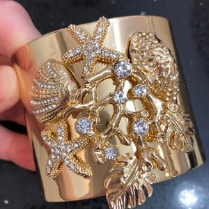 Lilly Pulitzer Jewelry - Lilly Pulitzer Sea Shell Bangle. Lilly Pulitzer Jewelry - Lilly Pulitzer Sea Shell Bangle.